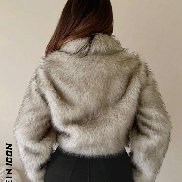 Fluffy Coat - Picture 3 of 4